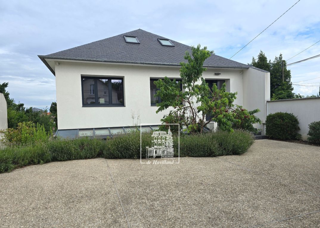 house 9 rooms for rent on RUEIL MALMAISON (92500)