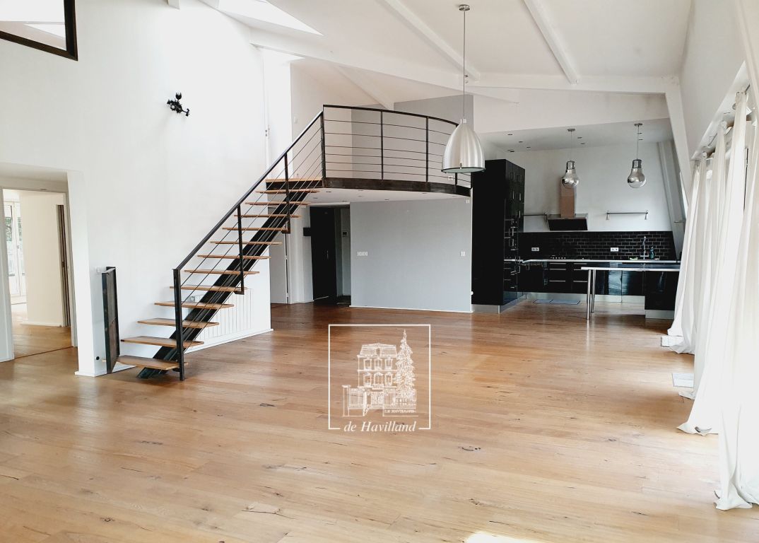 duplex 7 rooms for rent on ST CLOUD (92210)