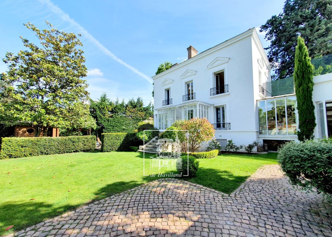 house 9 rooms for rent on RUEIL MALMAISON (92500)
