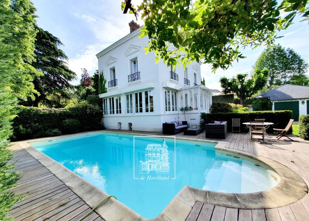 maison 9 pièces en location sur RUEIL MALMAISON (92500)