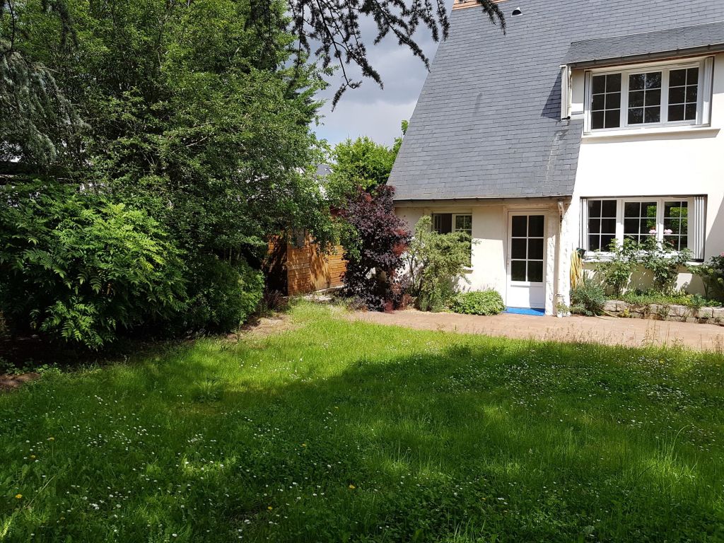 house 7 rooms for rent on CHATOU (78400)