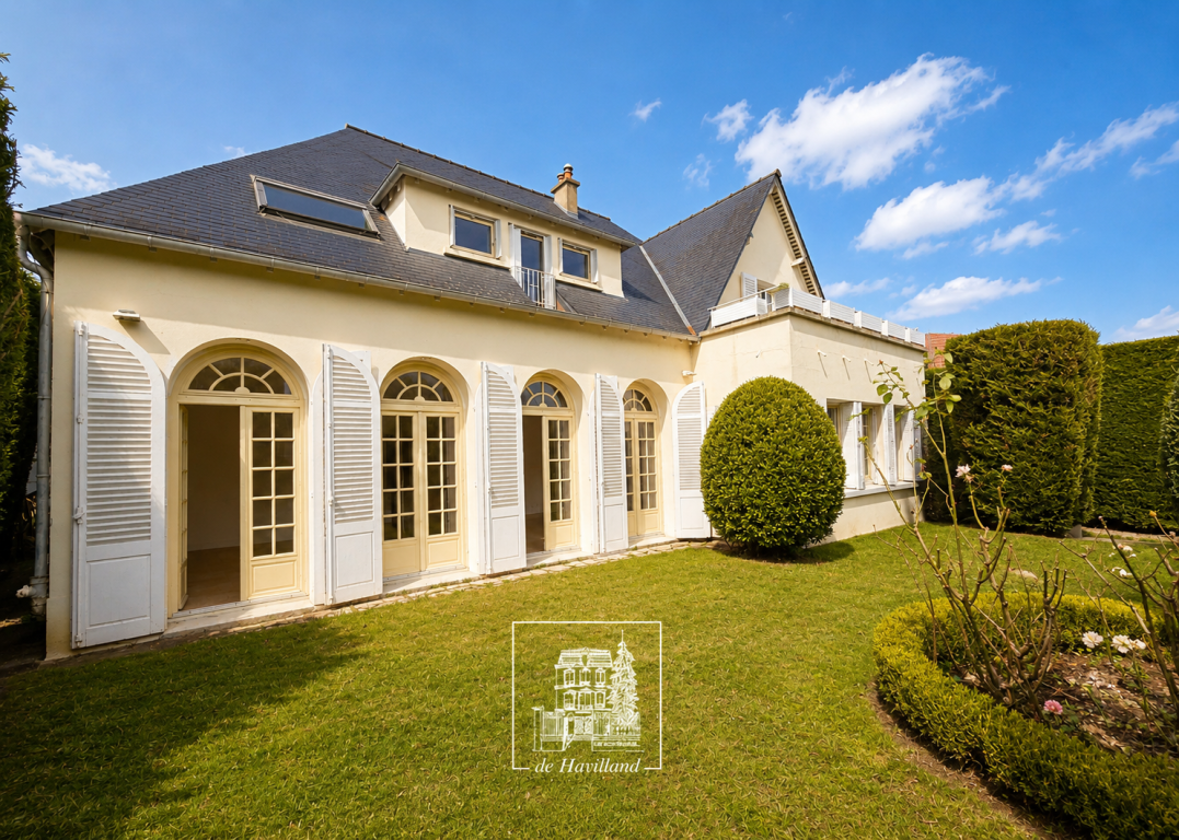 house 9 rooms for rent on GARCHES (92380)