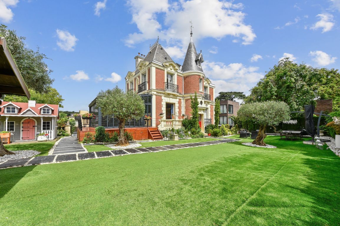 maison 10 pièces en location sur VILLE D AVRAY (92410)