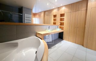 house 8 rooms for rent on GARCHES (92380)