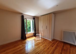 house 6 rooms for rent on FEUCHEROLLES (78810)