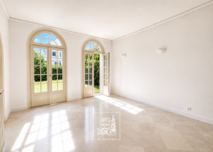 house 9 rooms for rent on GARCHES (92380)