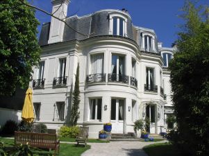 maison 9 pièces en location sur GARCHES (92380)